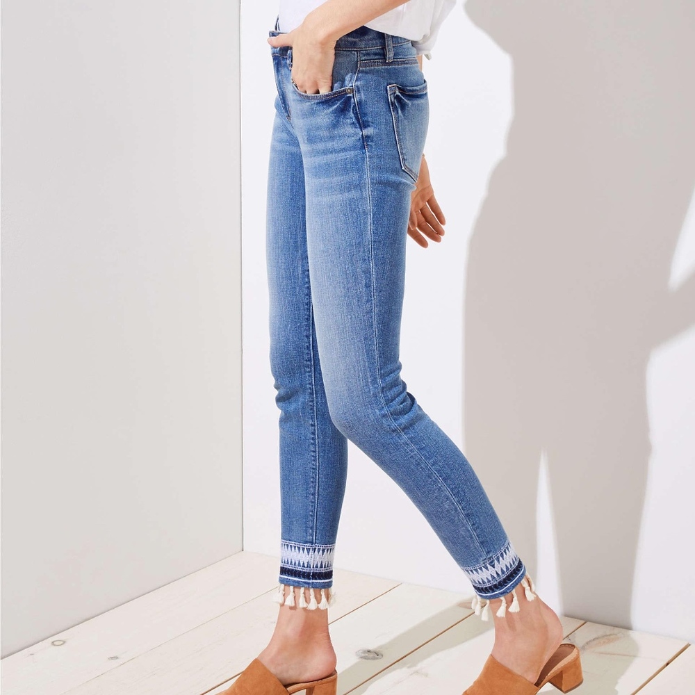 MODERN TASSELED SKINNY CROP JEANS IN DARK CLASSIC
